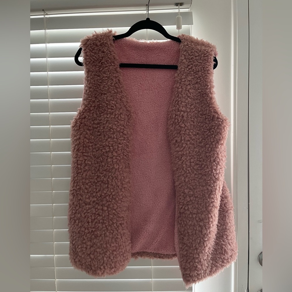 pink vest